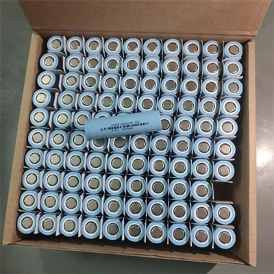 Chúng tôi gửi 6000 chiếc Pin Li Ion có thể sạc lại 18650 3.6V 3200mAh đến Pháp.